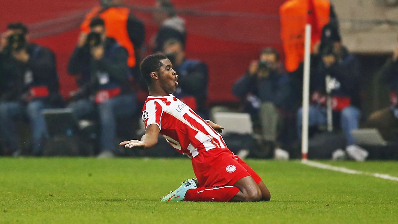 Olympiakos strikes down struggling Manchester United